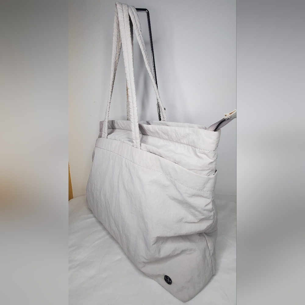 lululemon athletica Silver Grey Multipocket Tote Bag - Picture 4 of 16